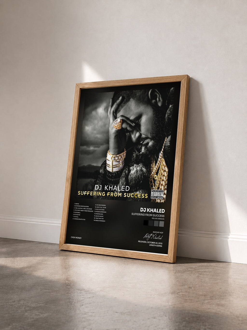 #bois Tableau de l'album Suffering From Success (Deluxe Version) de DJ Khaled vu de trois quarts, cadre en bois brut