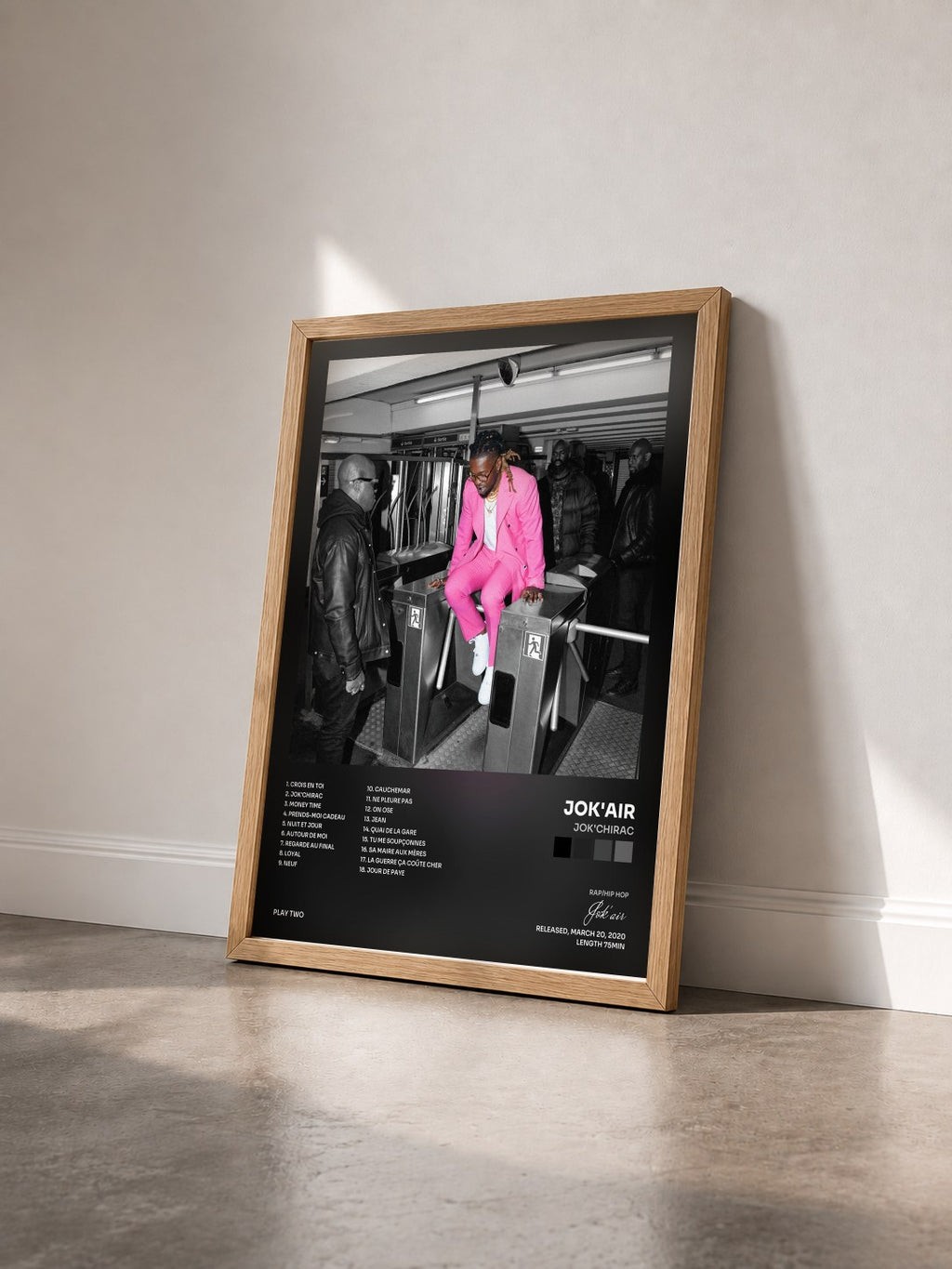 #bois Tableau de l'album Jok'Chirac de Jok'air vu de trois quarts, cadre en bois brut
