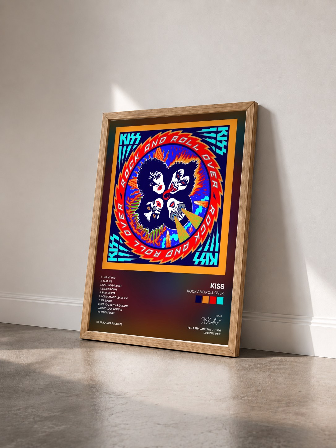 #bois Tableau de l'album Rock And Roll Over de KISS vu de trois quarts, cadre en bois brut