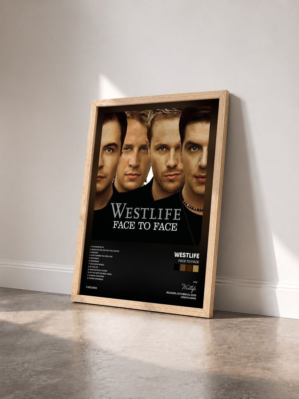 #bois Tableau de l'album Face To Face de Westlife vu de trois quarts, cadre en bois brut