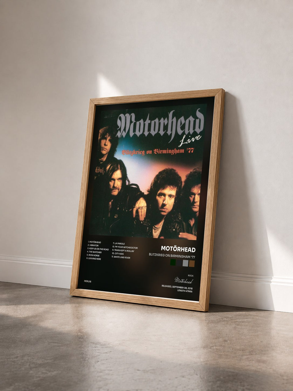 #bois Tableau de l'album Blitzkrieg on Birmingham '77 de Motörhead vu de trois quarts, cadre en bois brut