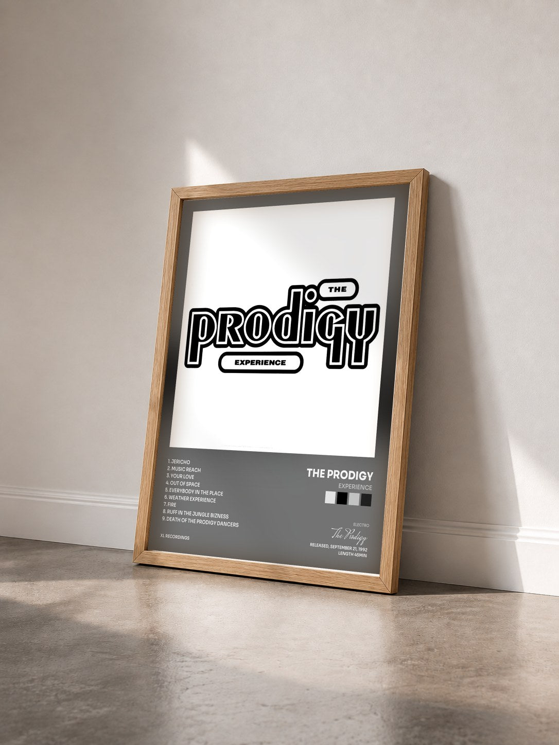 #bois Tableau de l'album Experience de The Prodigy vu de trois quarts, cadre en bois brut