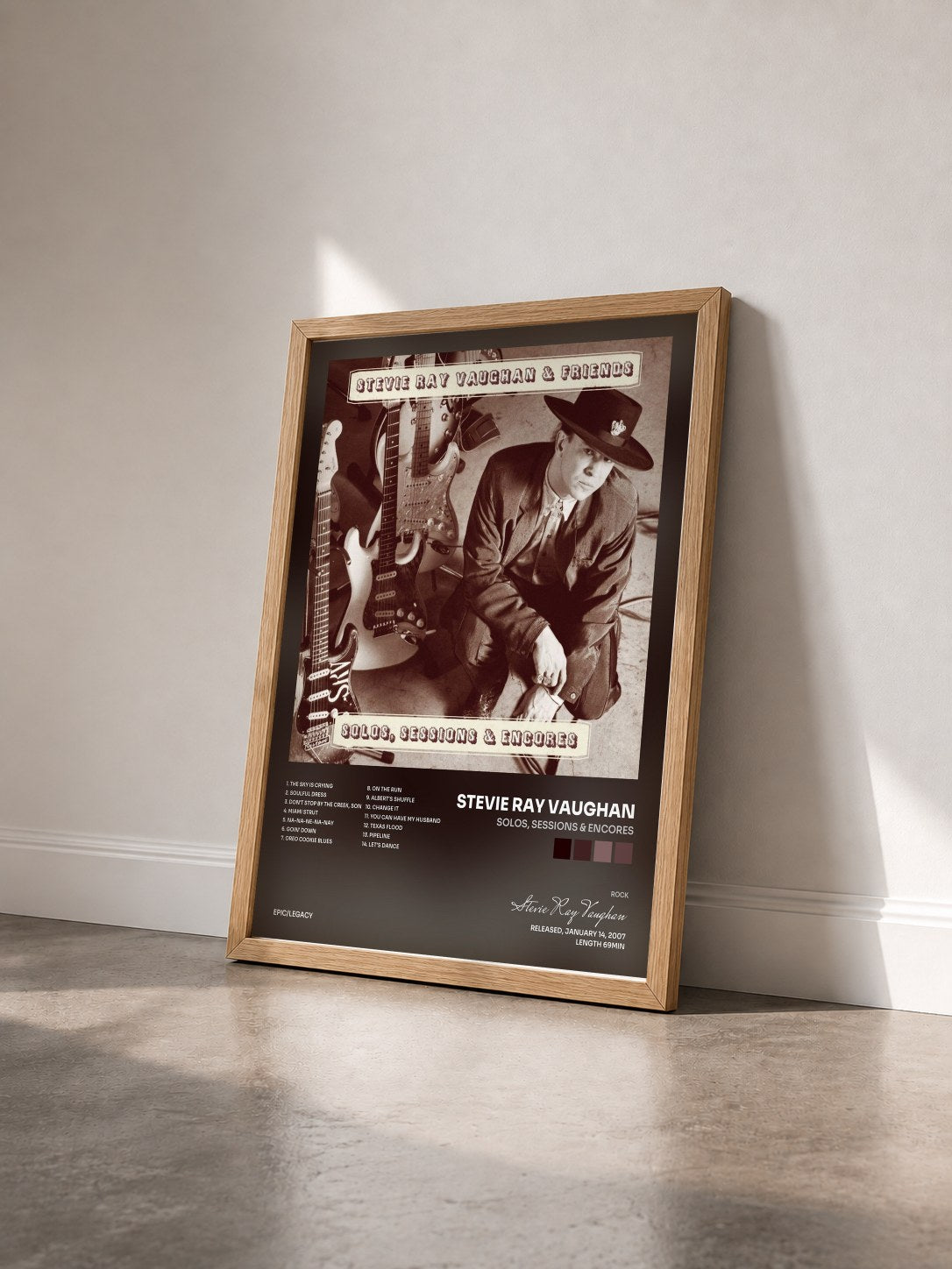 #bois Tableau de l'album Solos, Sessions & Encores de Stevie Ray Vaughan vu de trois quarts, cadre en bois brut