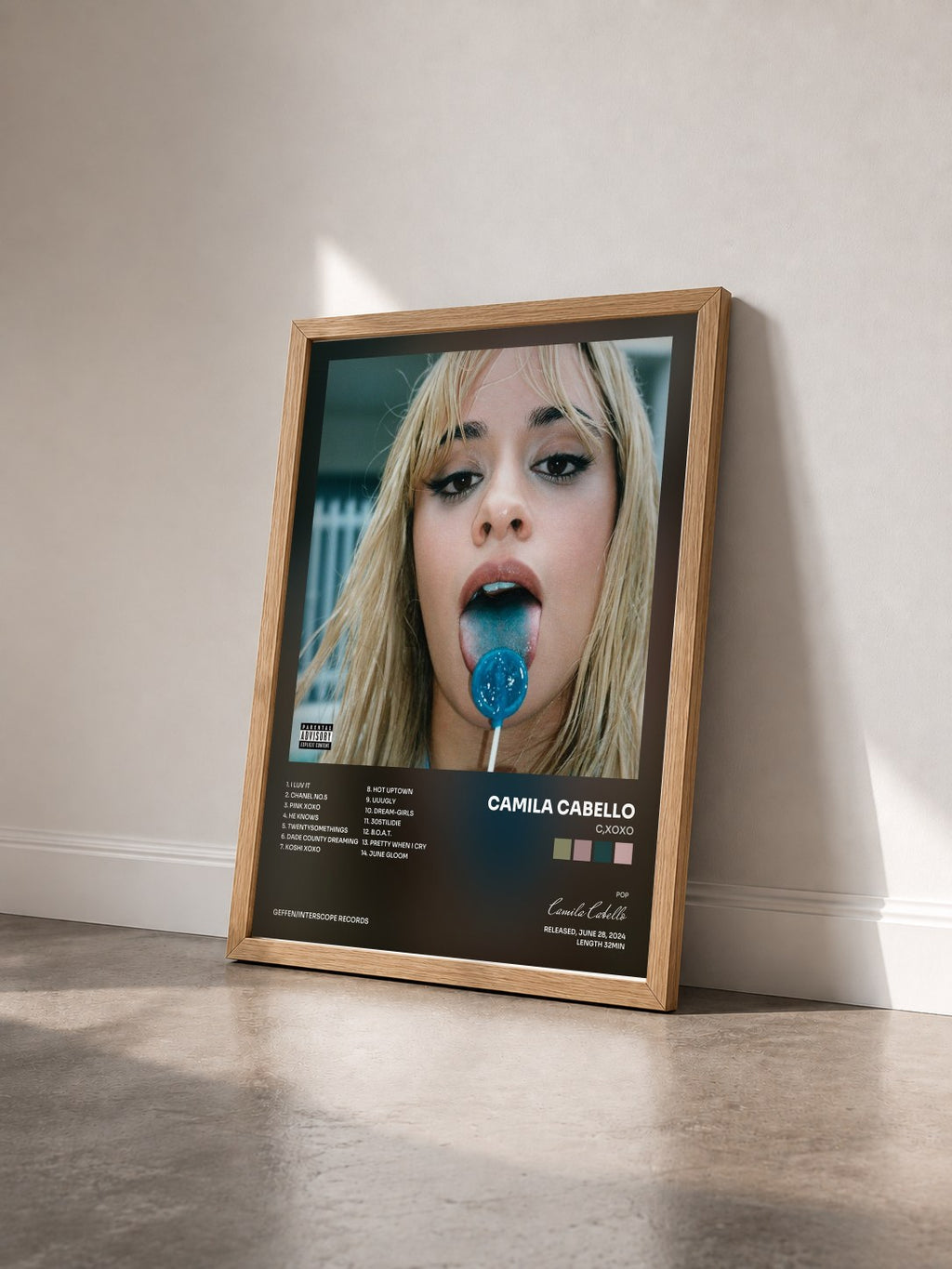 #bois Tableau de l'album C,XOXO de Camila Cabello vu de trois quarts, cadre en bois brut