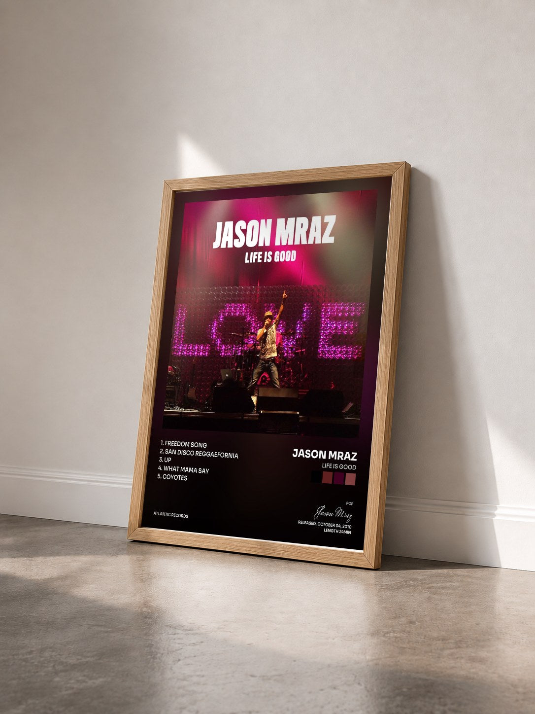 #bois Tableau de l'album Life Is Good de Jason Mraz vu de trois quarts, cadre en bois brut
