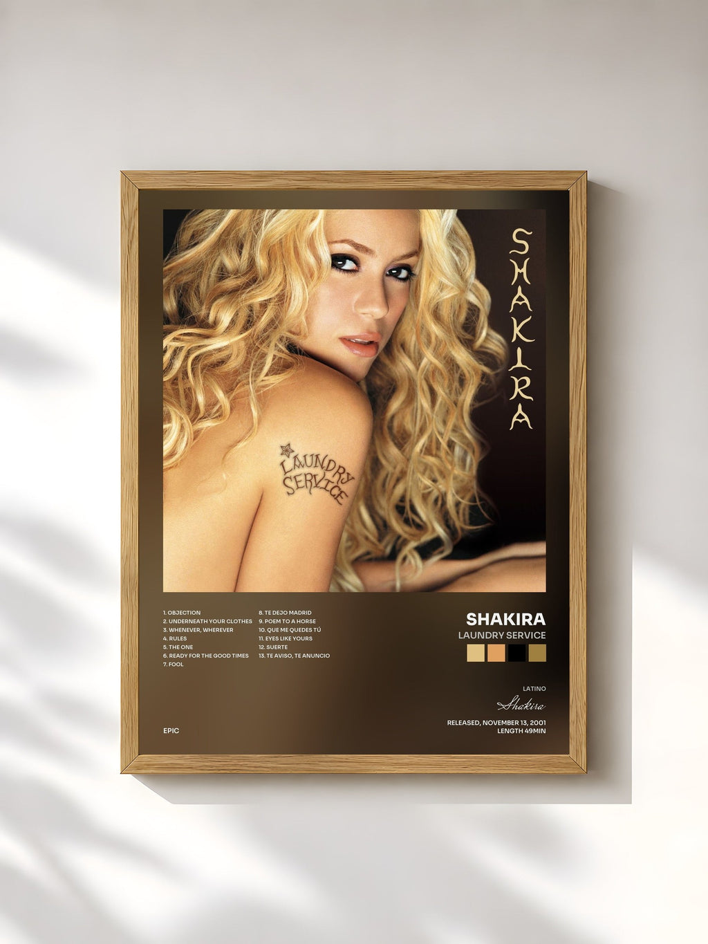 #bois Tableau de l'album Laundry Service de Shakira, cadre en bois brut, imprimé et encadré en France