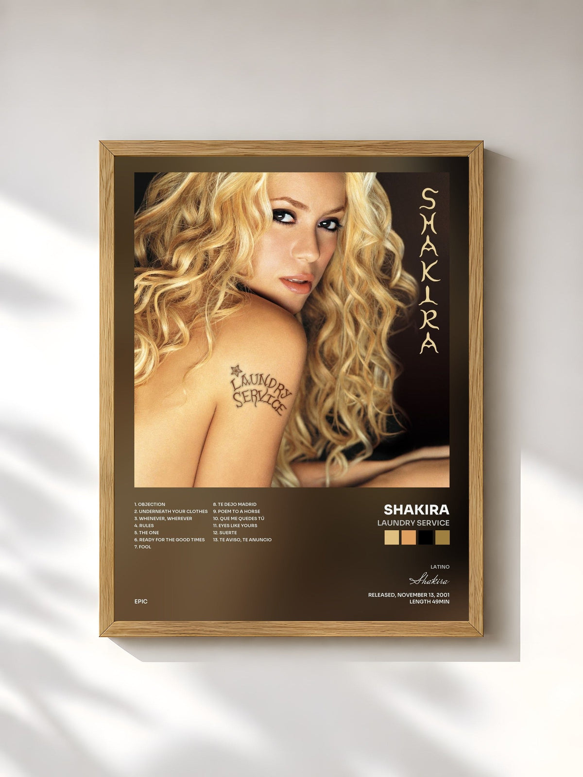 #bois Tableau de l'album Laundry Service de Shakira, cadre en bois brut, imprimé et encadré en France