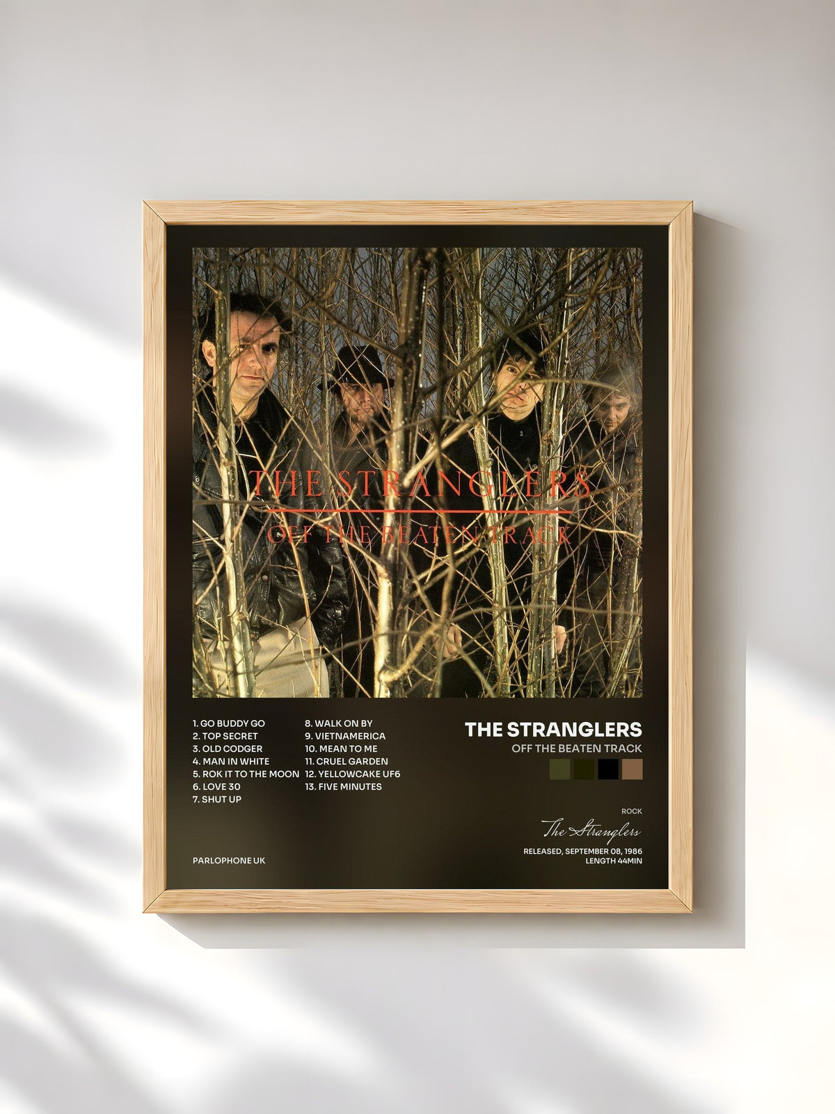 #bois Tableau de l'album Off the Beaten Track de The Stranglers, cadre en bois brut, imprimé et encadré en France