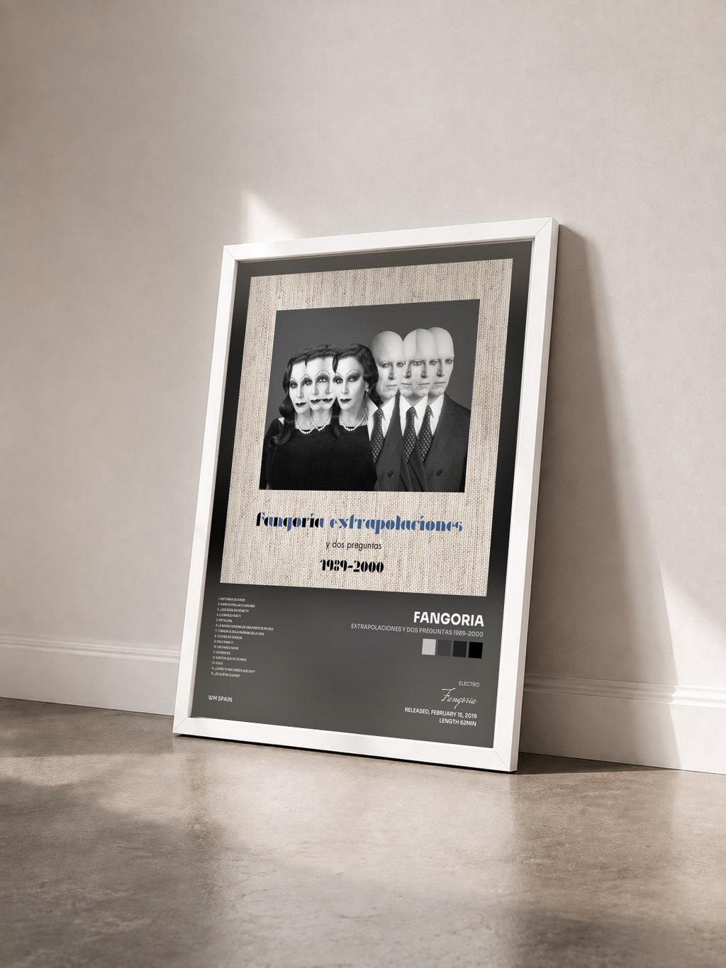 #blanc Tableau de l'album Extrapolaciones y dos preguntas 1989-2000 de Fangoria vu de trois quarts, cadre blanc