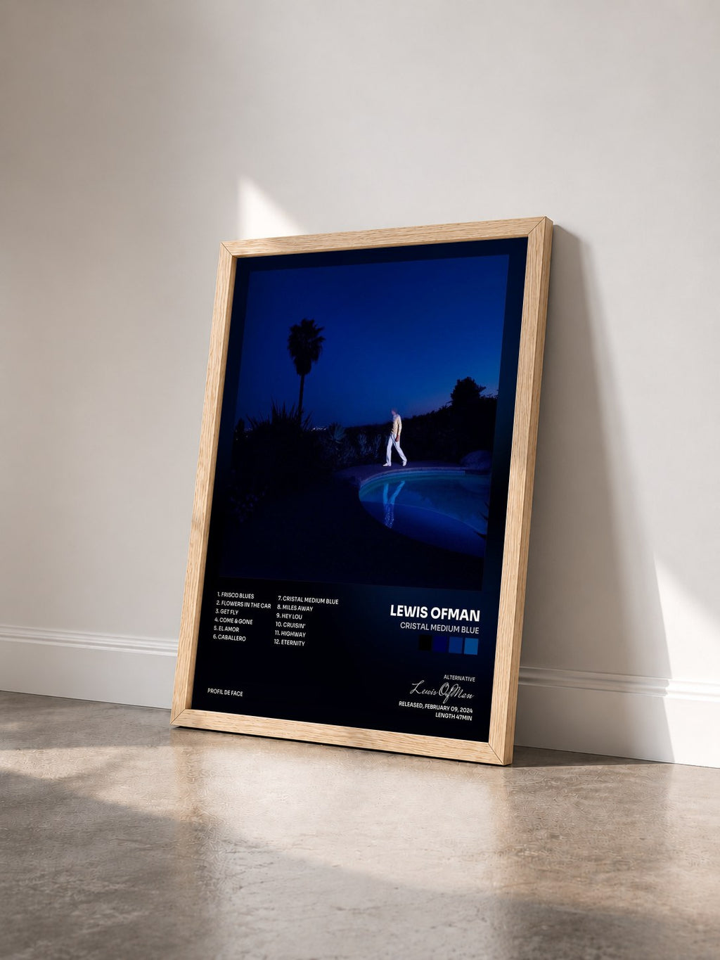 #bois Tableau de l'album Cristal Medium Blue de Lewis OfMan vu de trois quarts, cadre en bois brut