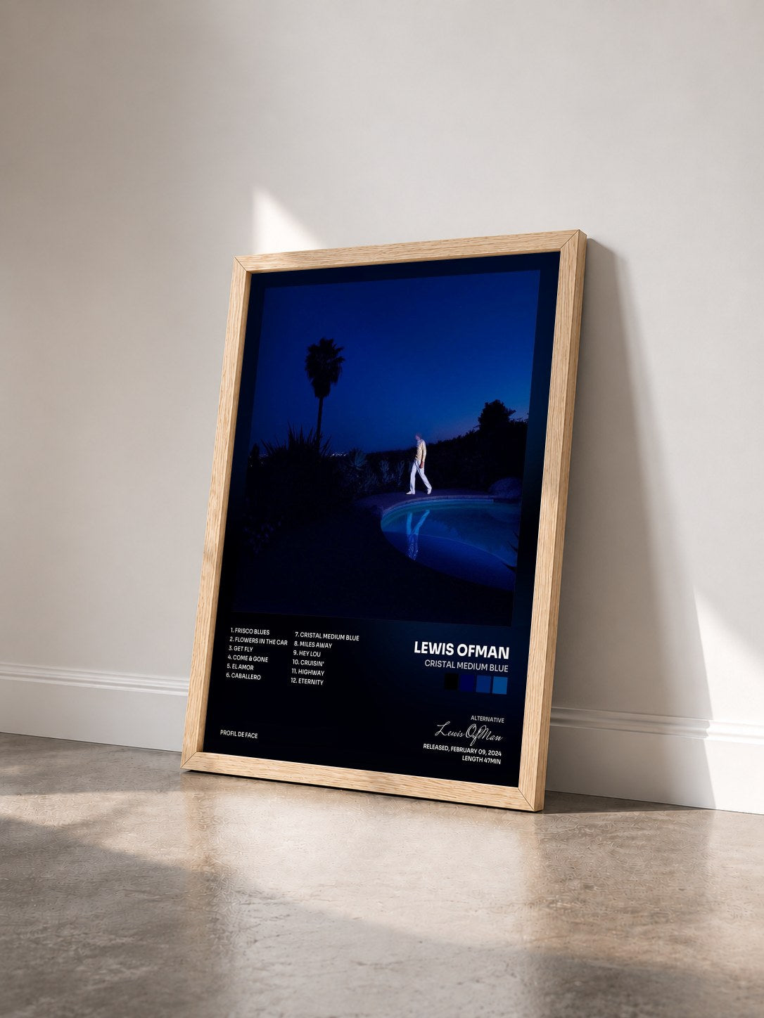 #bois Tableau de l'album Cristal Medium Blue de Lewis OfMan vu de trois quarts, cadre en bois brut