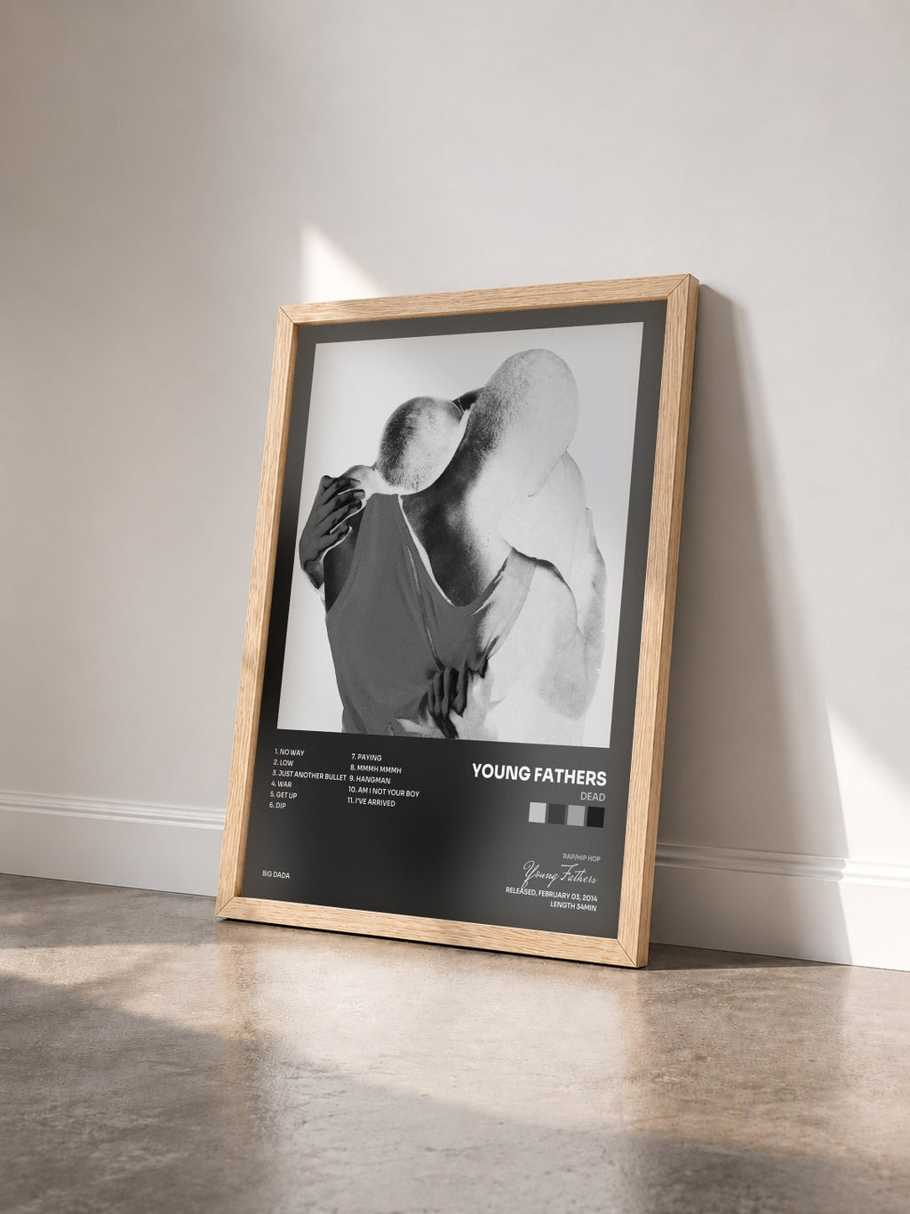 #bois Tableau de l'album DEAD de Young Fathers vu de trois quarts, cadre en bois brut