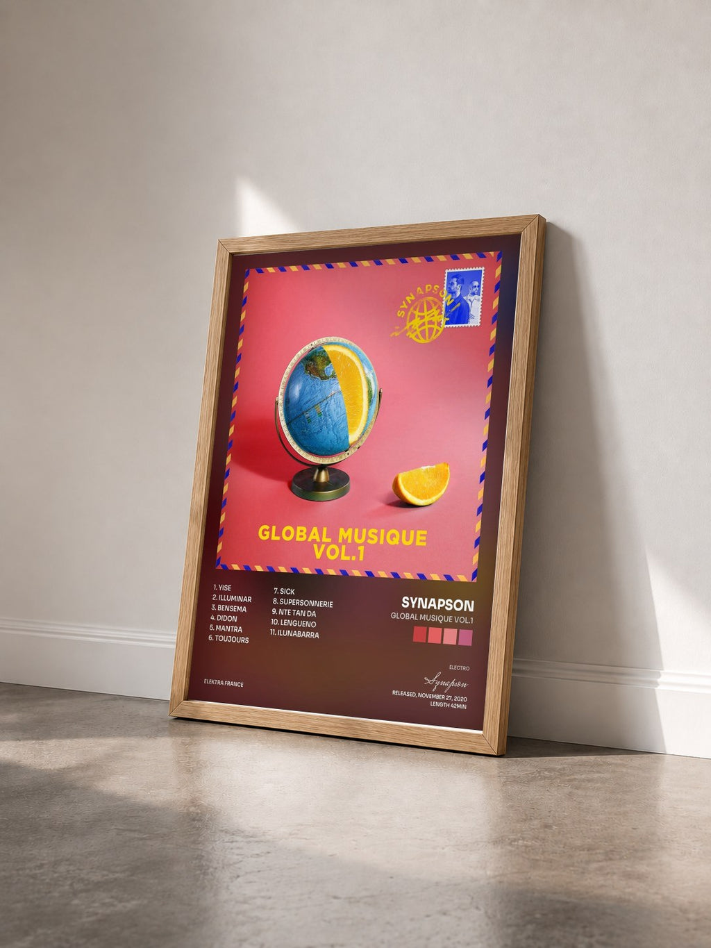 #bois Tableau de l'album Global Musique vol.1 de Synapson vu de trois quarts, cadre en bois brut