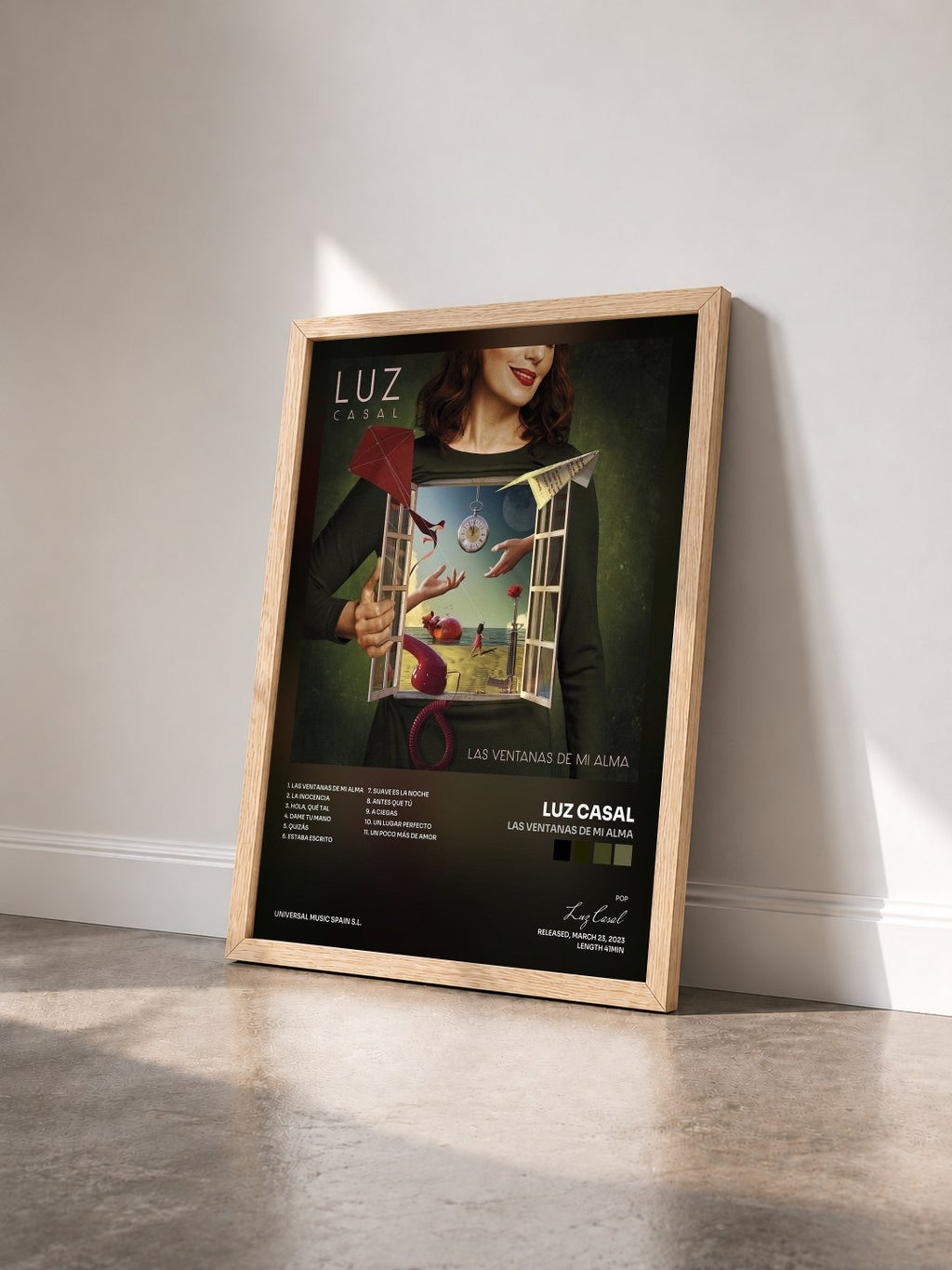 #bois Tableau de l'album Las Ventanas de mi Alma de Luz Casal vu de trois quarts, cadre en bois brut