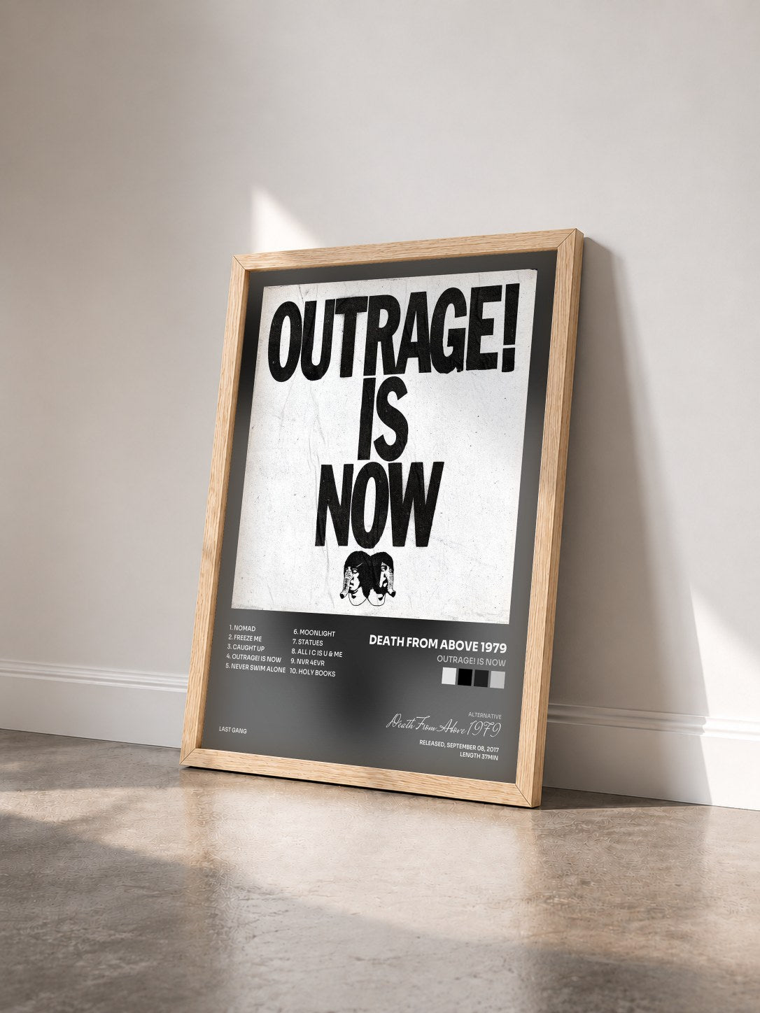#bois Tableau de l'album Outrage! Is Now de Death From Above 1979 vu de trois quarts, cadre en bois brut