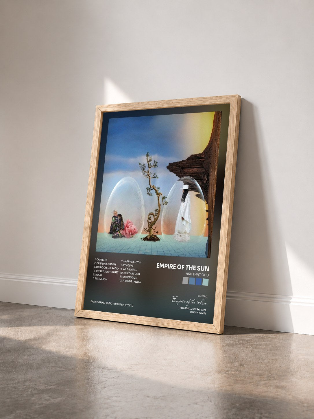 #bois Tableau de l'album Ask That God de Empire of the Sun vu de trois quarts, cadre en bois brut