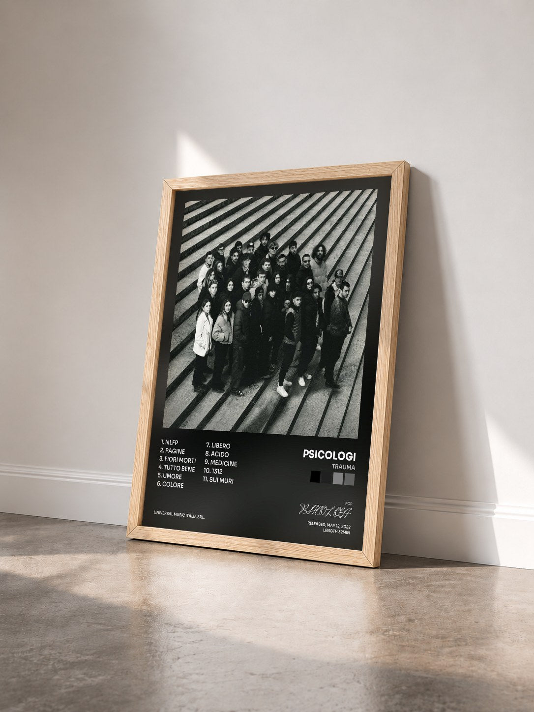 #bois Tableau de l'album TRAUMA de PSICOLOGI vu de trois quarts, cadre en bois brut
