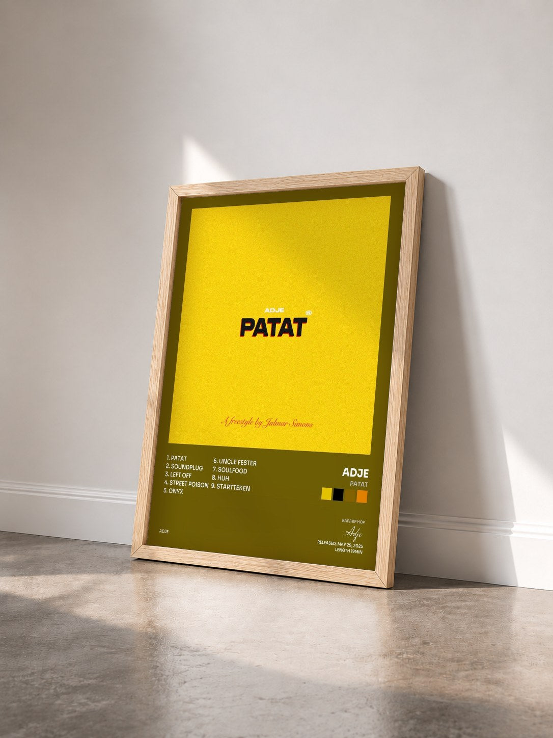 #bois Tableau de l'album patat de Adje vu de trois quarts, cadre en bois brut