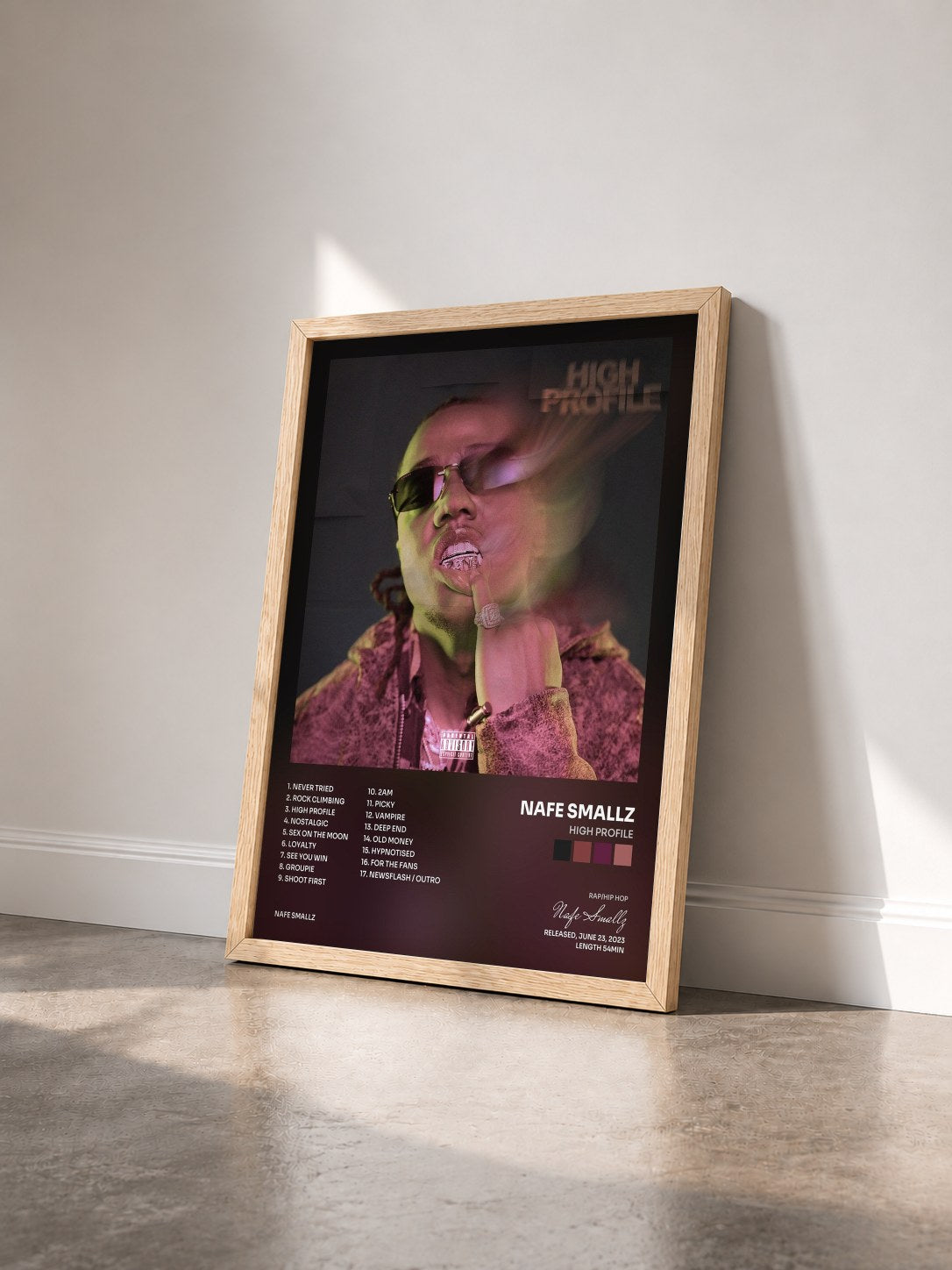 #bois Tableau de l'album High Profile de Nafe Smallz vu de trois quarts, cadre en bois brut