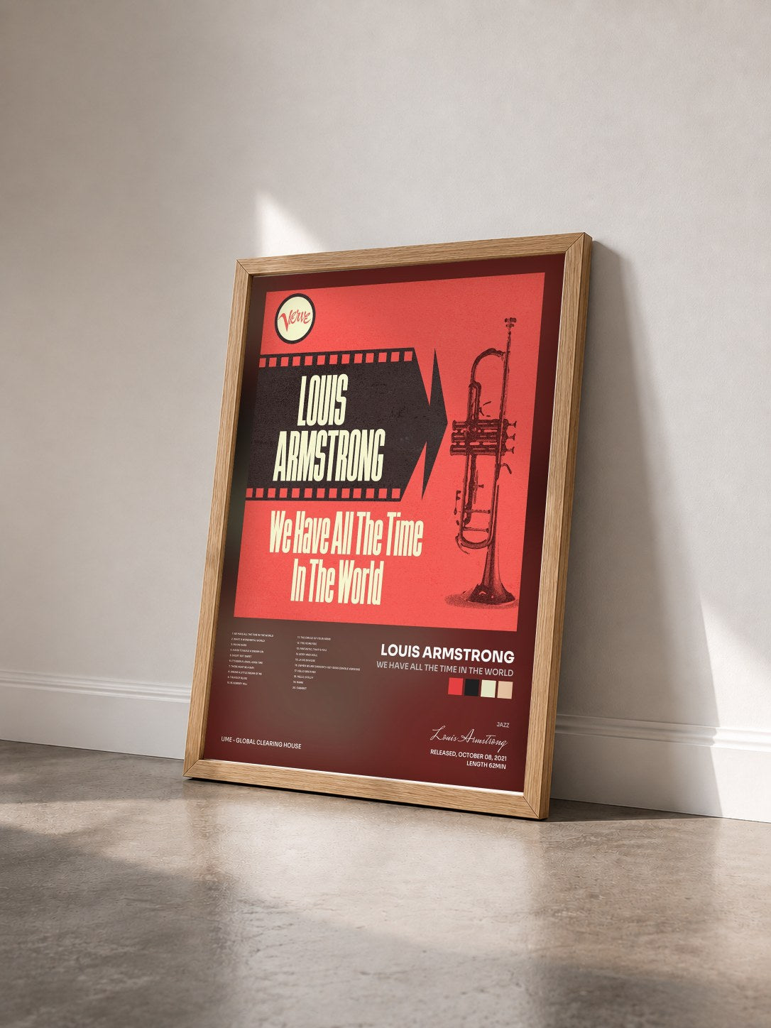 #bois Tableau de l'album We Have All the Time in the World de Louis Armstrong vu de trois quarts, cadre en bois brut