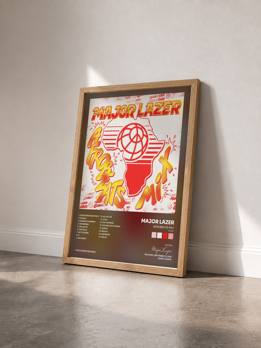 #bois Tableau de l'album Afrobeats Mix (DJ Mix) de Major Lazer vu de trois quarts, cadre en bois brut