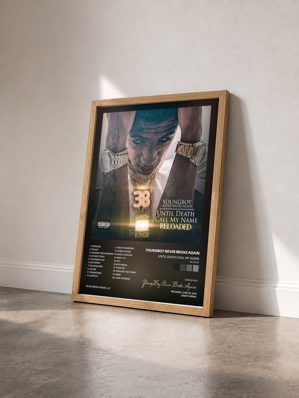 #bois Tableau de l'album Until Death Call My Name (Reloaded) de YoungBoy Never Broke Again vu de trois quarts, cadre en bois brut