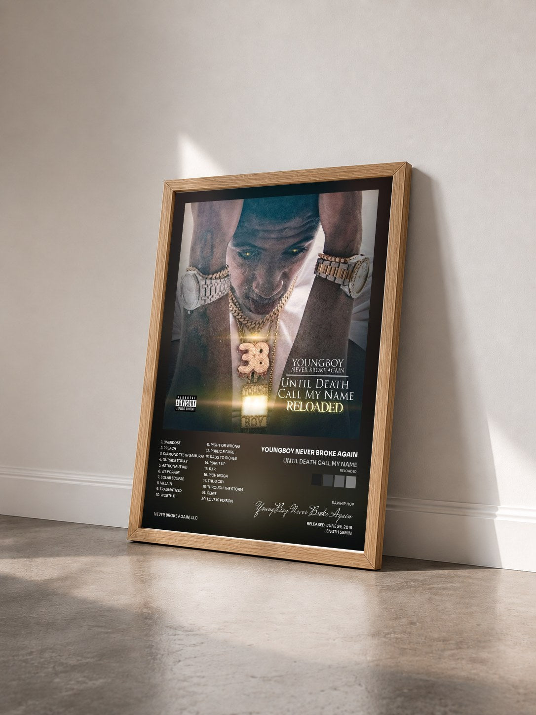#bois Tableau de l'album Until Death Call My Name (Reloaded) de YoungBoy Never Broke Again vu de trois quarts, cadre en bois brut