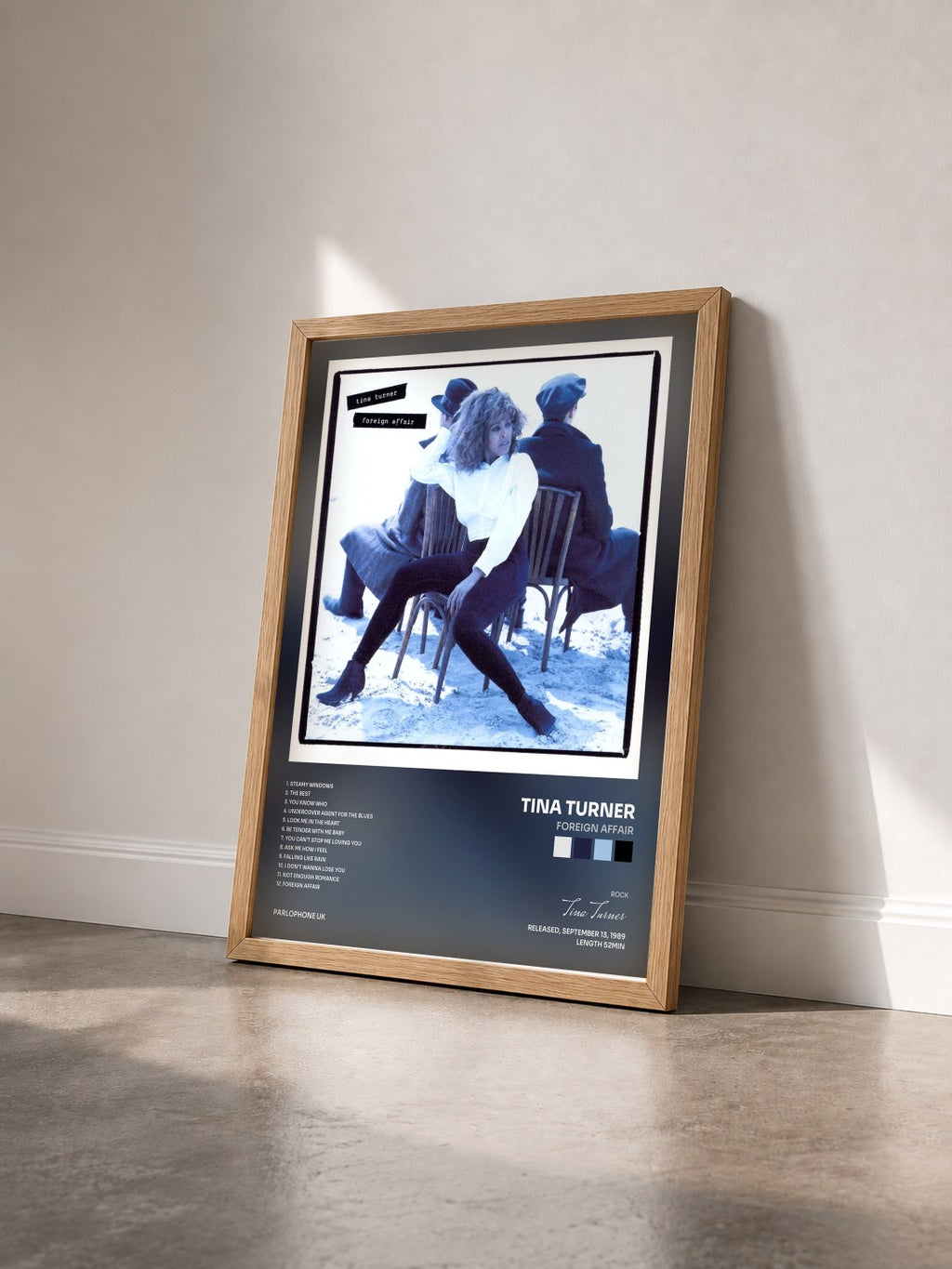 #bois Tableau de l'album Foreign Affair de Tina Turner vu de trois quarts, cadre en bois brut