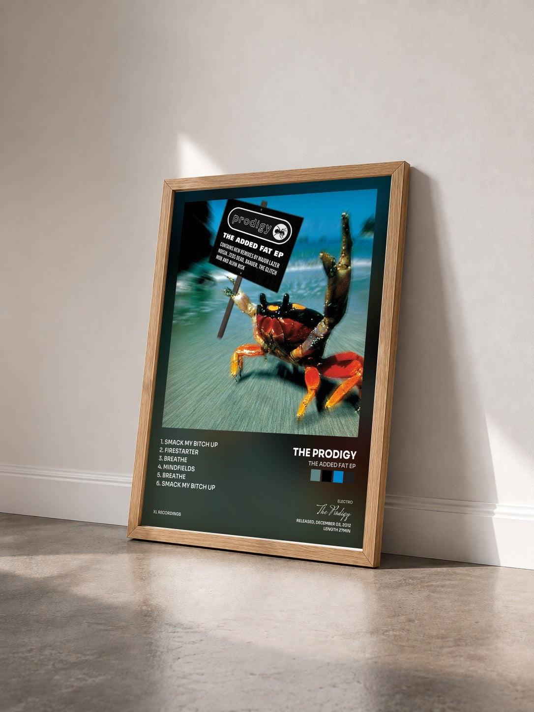#bois Tableau de l'album The Added Fat EP de The Prodigy vu de trois quarts, cadre en bois brut