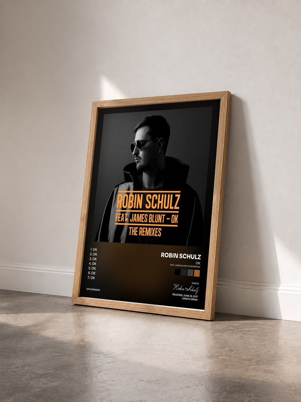 #bois Tableau de l'album OK (feat. James Blunt) (The Remixes) de Robin Schulz vu de trois quarts, cadre en bois brut