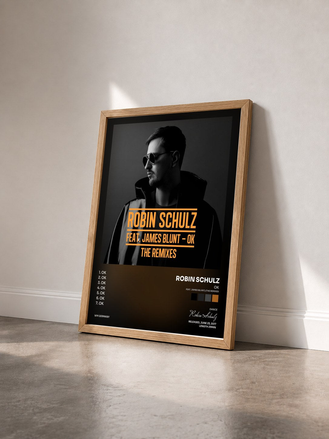 #bois Tableau de l'album OK (feat. James Blunt) (The Remixes) de Robin Schulz vu de trois quarts, cadre en bois brut