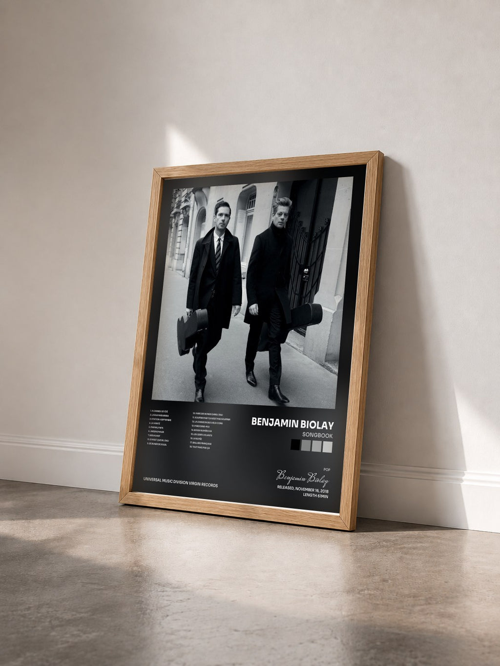 #bois Tableau de l'album Songbook de Benjamin Biolay vu de trois quarts, cadre en bois brut