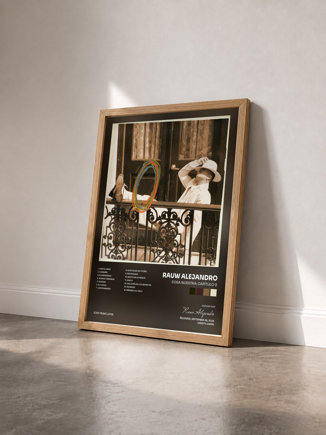 #bois Tableau de l'album Cosa Nuestra: Capítulo 0 de Rauw Alejandro vu de trois quarts, cadre en bois brut