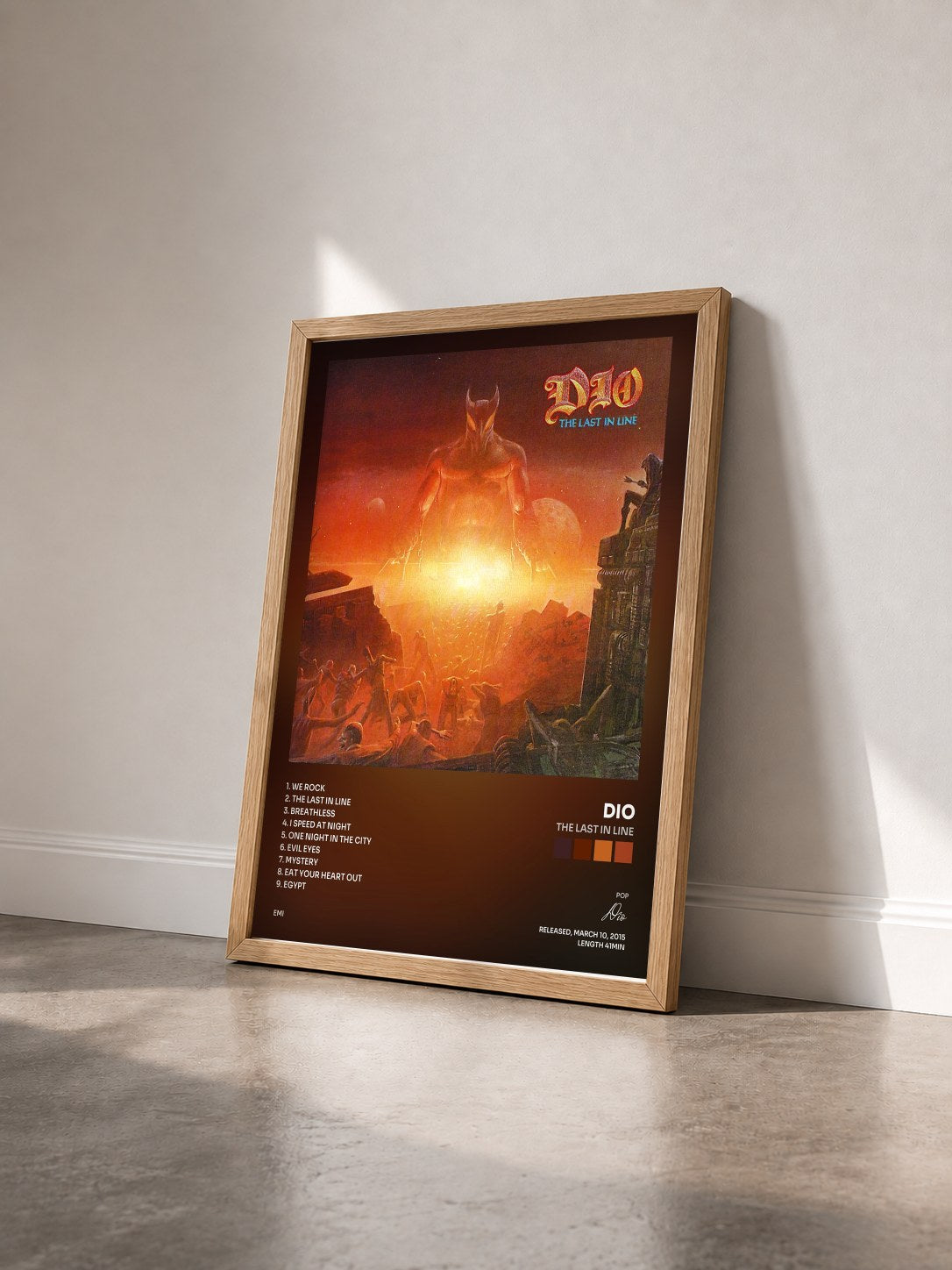 #bois Tableau de l'album The Last In Line de Dio vu de trois quarts, cadre en bois brut