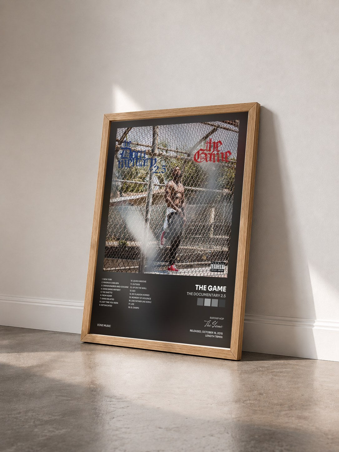 #bois Tableau de l'album The Documentary 2.5 de The Game vu de trois quarts, cadre en bois brut