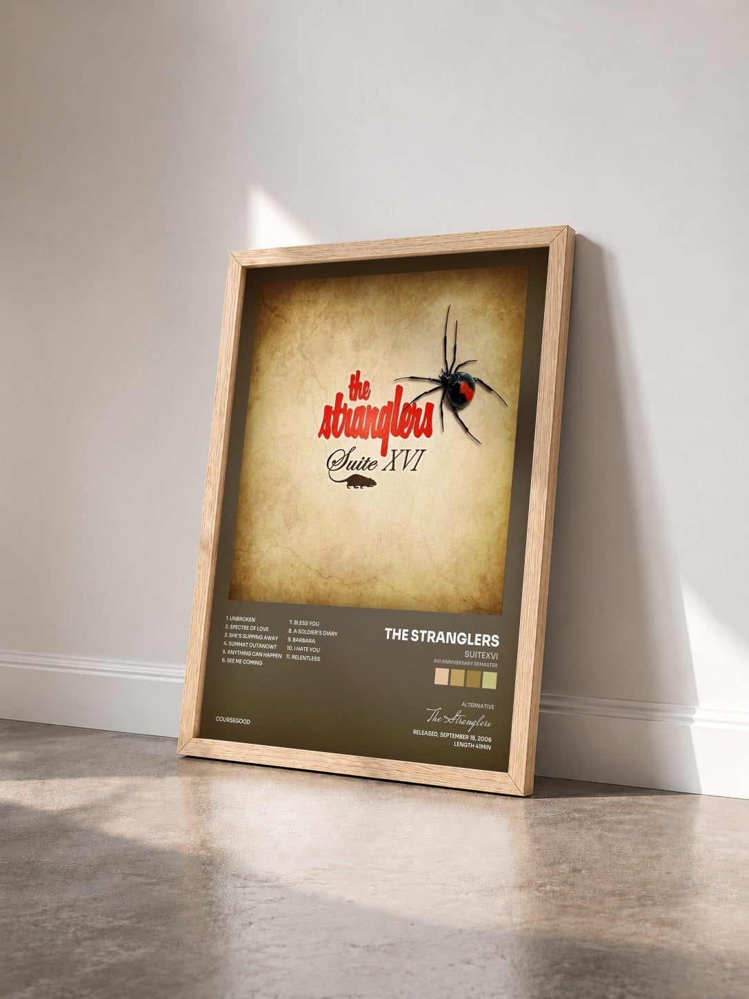 #bois Tableau de l'album SuiteXVI (XVI Anniversary Remaster) de The Stranglers vu de trois quarts, cadre en bois brut