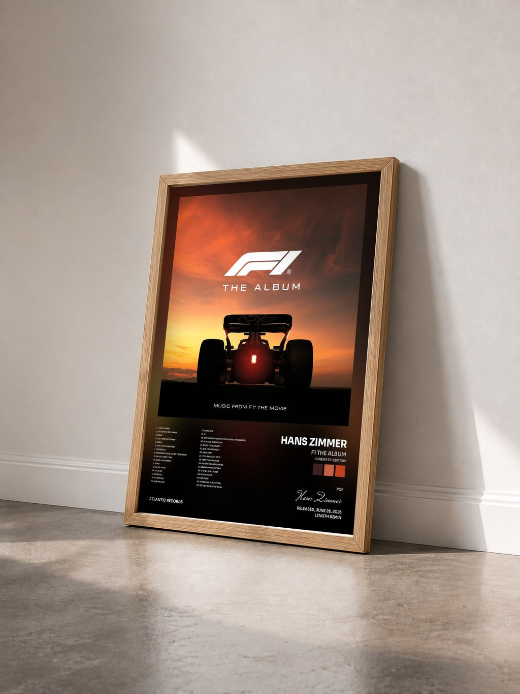 #bois Tableau de l'album F1 The Album (Cinematic Edition) de Hans Zimmer vu de trois quarts, cadre en bois brut
