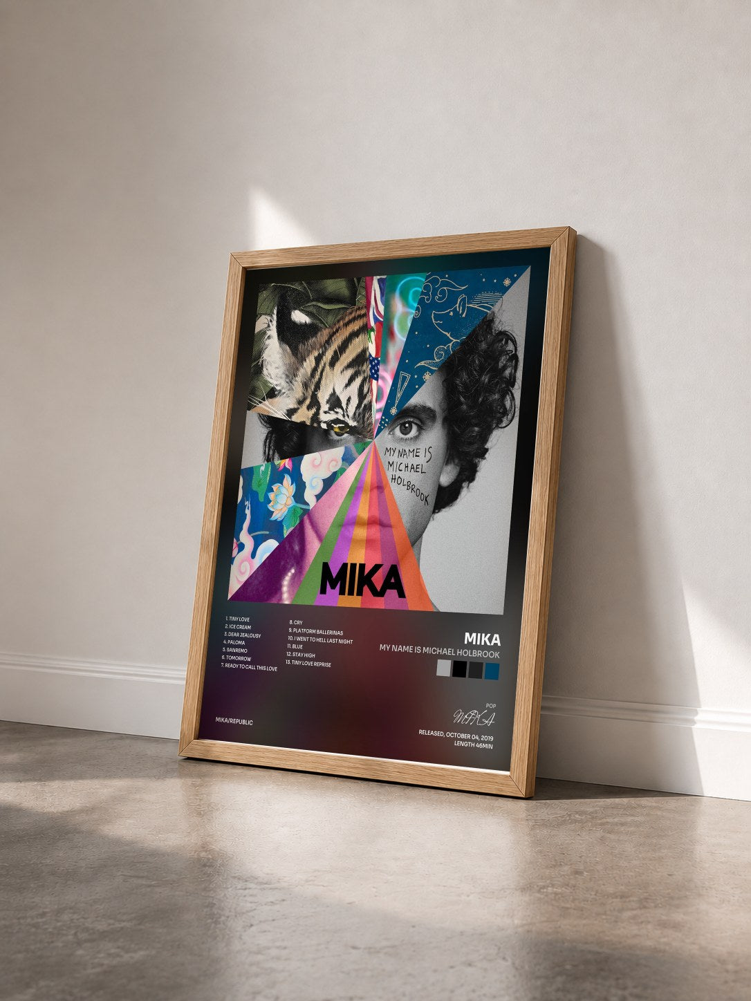 #bois Tableau de l'album My Name Is Michael Holbrook de MIKA vu de trois quarts, cadre en bois brut