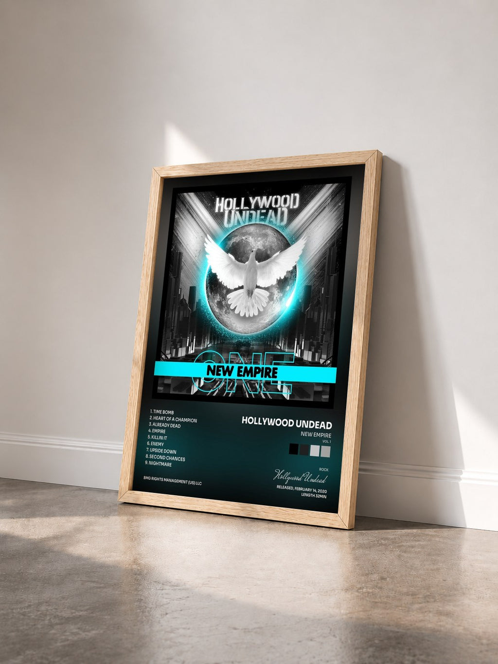 #bois Tableau de l'album New Empire (Vol. 1) de Hollywood Undead vu de trois quarts, cadre en bois brut