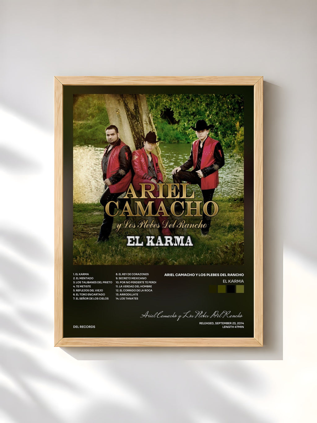 #bois Tableau de l'album El Karma de Ariel Camacho y Los Plebes Del Rancho, cadre en bois brut, imprimé et encadré en France