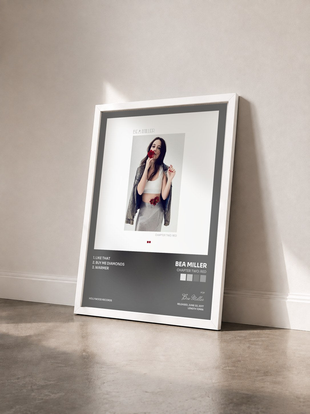 #blanc Tableau de l'album chapter two: red de Bea Miller vu de trois quarts, cadre blanc
