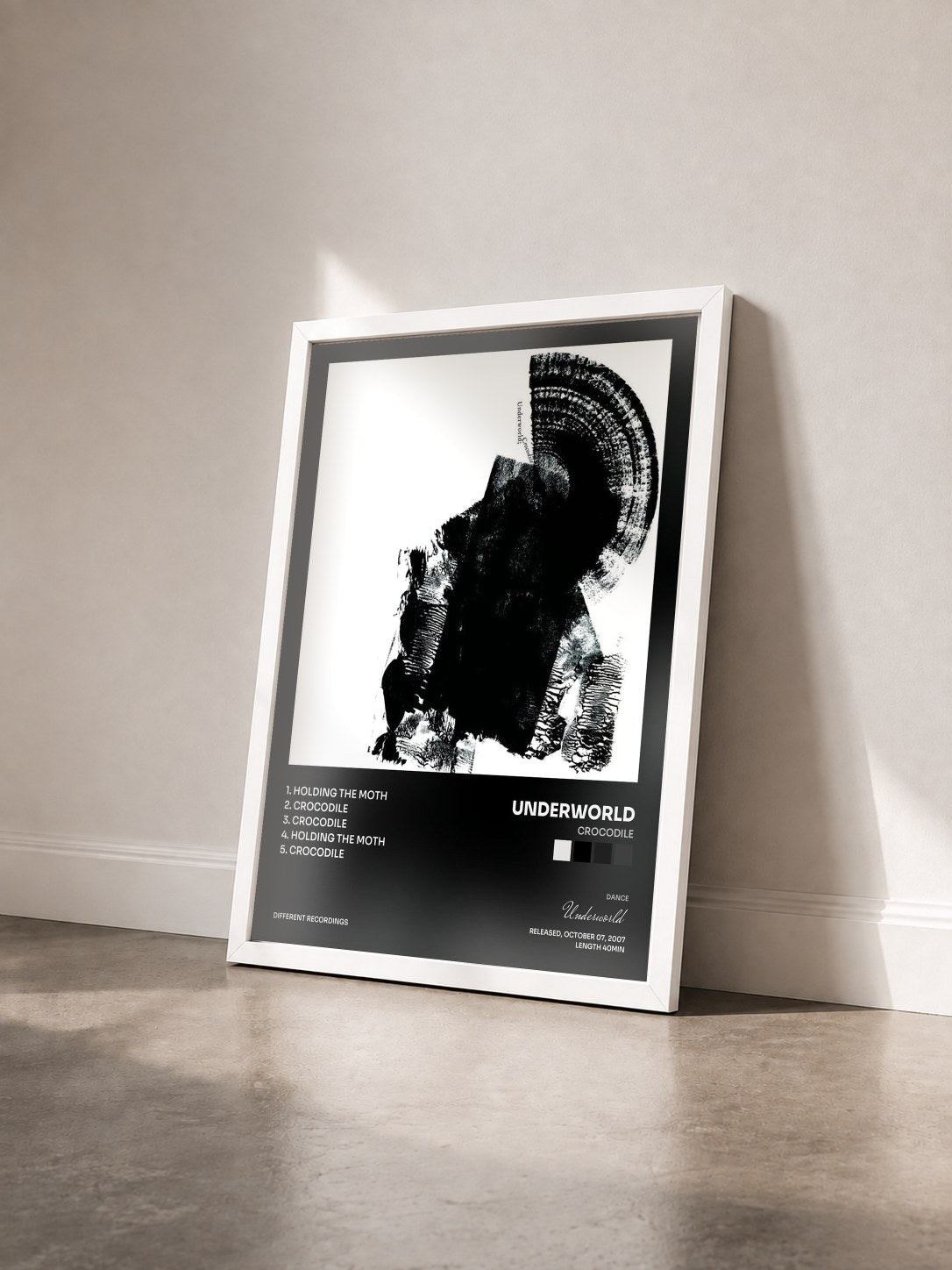 #blanc Tableau de l'album Crocodile de Underworld vu de trois quarts, cadre blanc