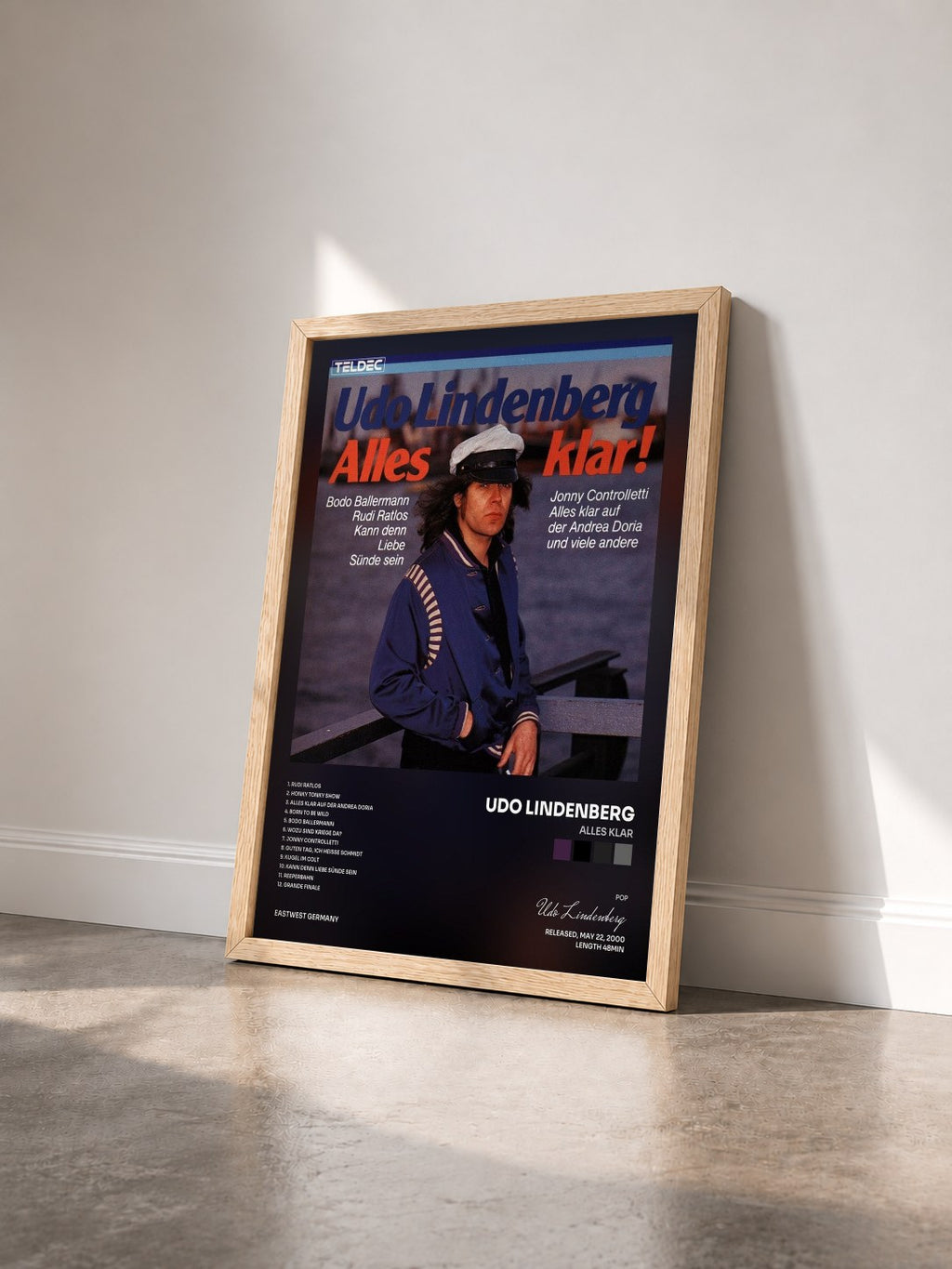 #bois Tableau de l'album Alles Klar de Udo Lindenberg vu de trois quarts, cadre en bois brut