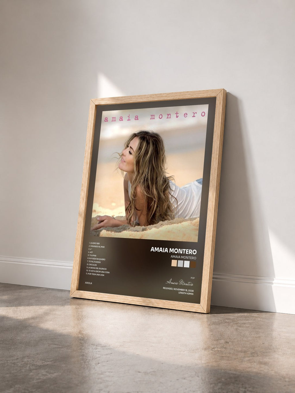 #bois Tableau de l'album Amaia Montero de Amaia Montero vu de trois quarts, cadre en bois brut