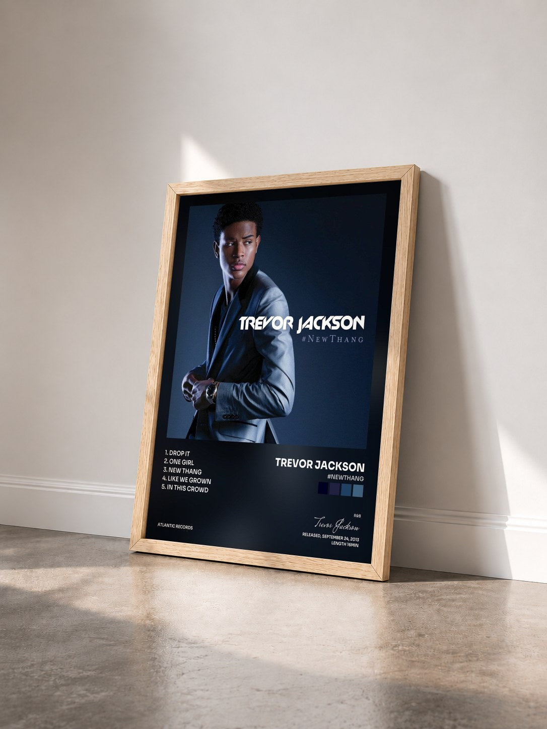#bois Tableau de l'album #NewThang de Trevor Jackson vu de trois quarts, cadre en bois brut