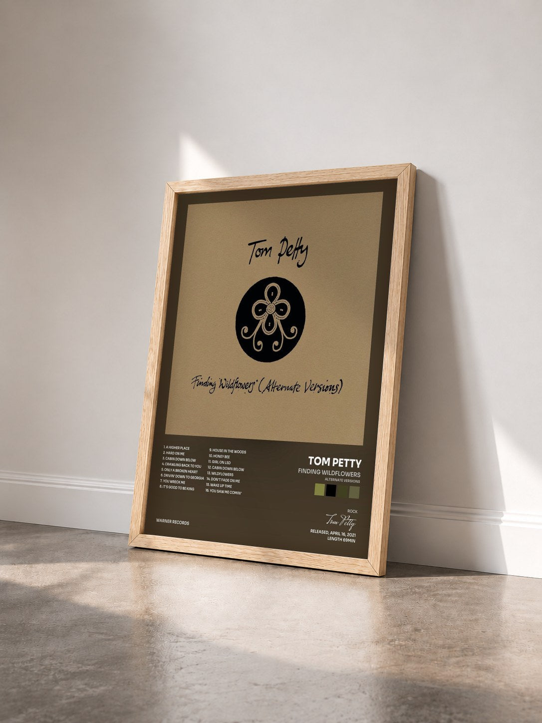 #bois Tableau de l'album Finding Wildflowers (Alternate Versions) de Tom Petty vu de trois quarts, cadre en bois brut