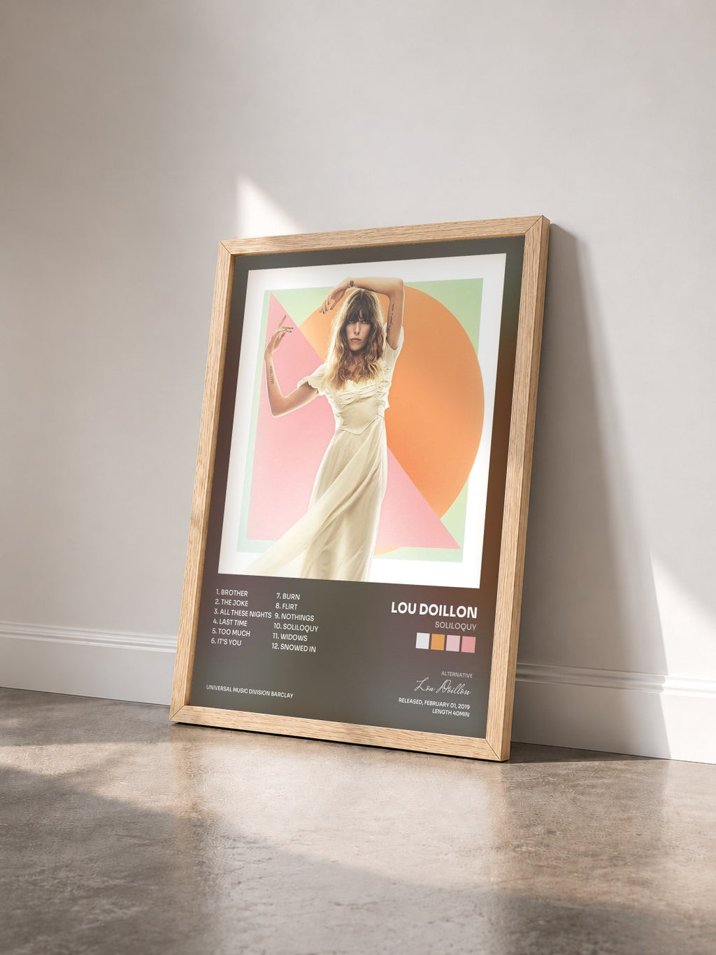 #bois Tableau de l'album Soliloquy de Lou Doillon vu de trois quarts, cadre en bois brut
