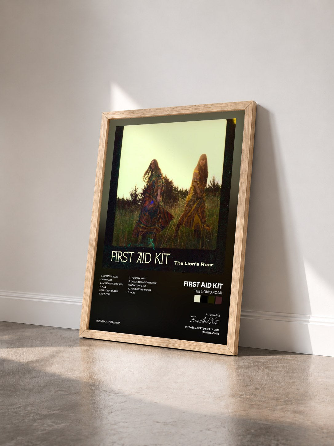 #bois Tableau de l'album The Lion's Roar de First Aid Kit vu de trois quarts, cadre en bois brut