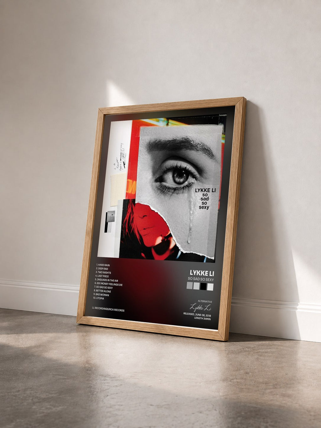 #bois Tableau de l'album so sad so sexy de Lykke Li vu de trois quarts, cadre en bois brut