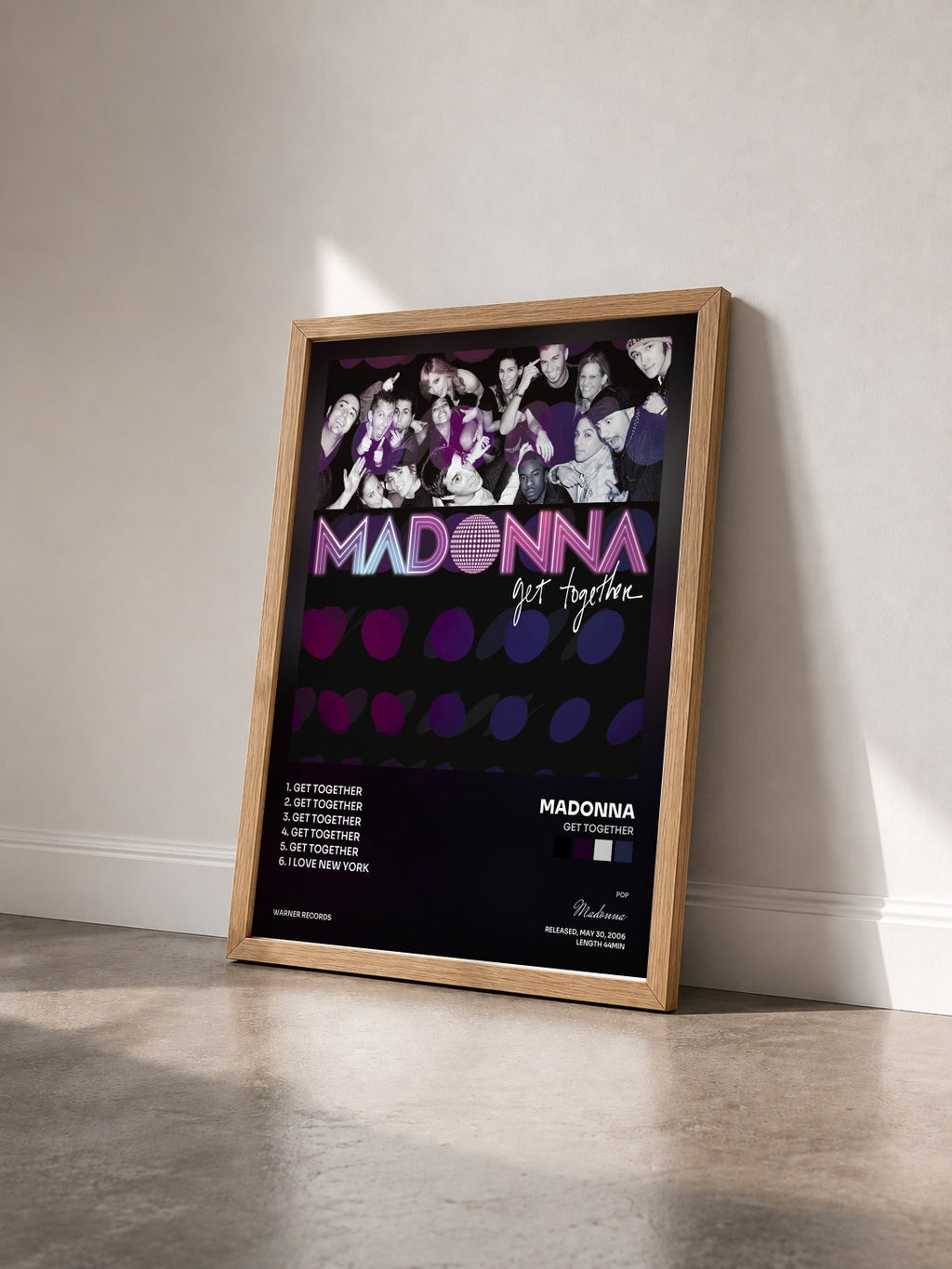 #bois Tableau de l'album Get Together de Madonna vu de trois quarts, cadre en bois brut